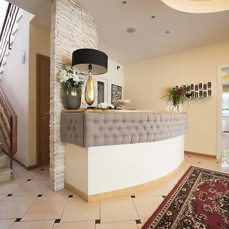 Ξενοδοχείο Monica 3*