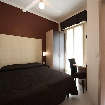 Ξενοδοχείο Monica 3*