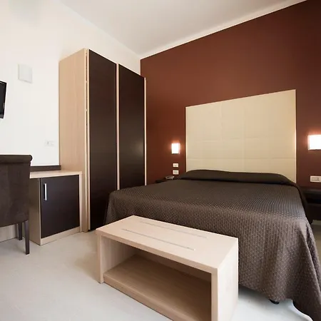 Отель Monica 3*