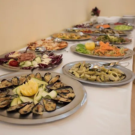 Ξενοδοχείο Monica 3*