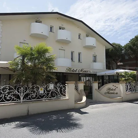 Ξενοδοχείο Monica 3*