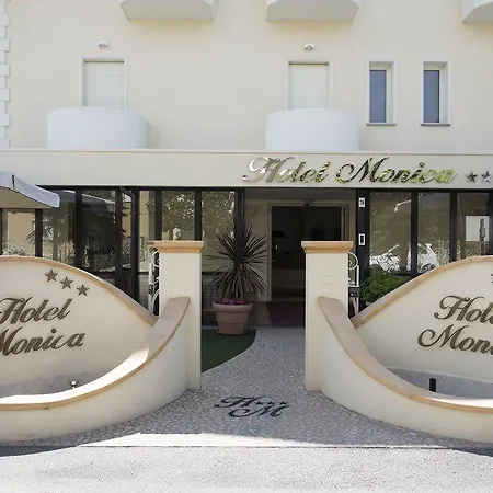 Отель Monica 3*