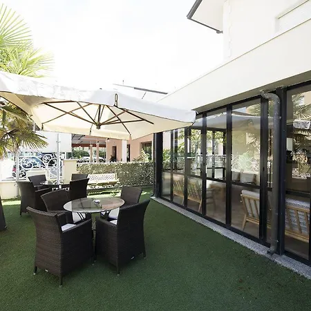 Отель Monica 3*