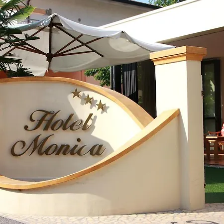 Отель Monica