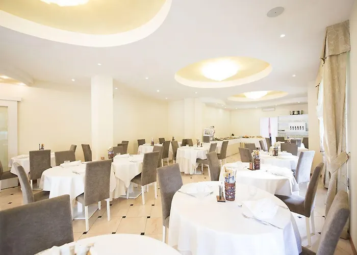 Monica فندق Tragliata