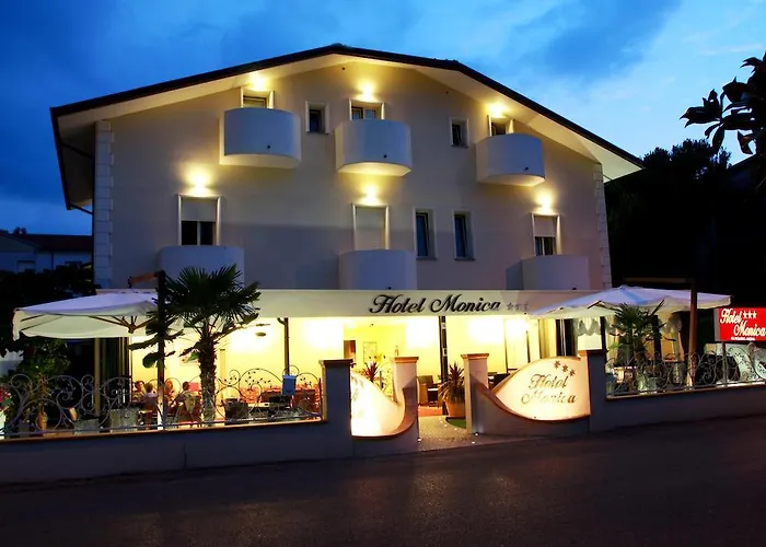 Monica 3*